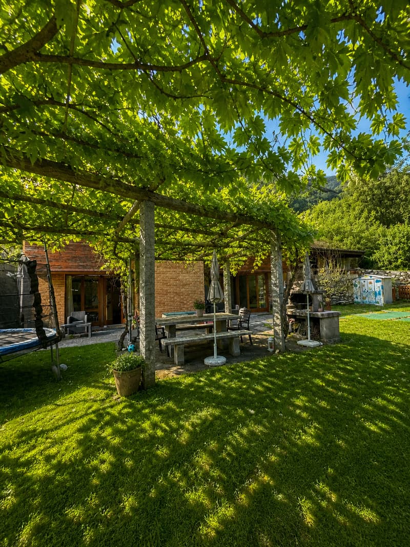 Casa unifamiliare di 6 locali aperta sui vigneti! (14)