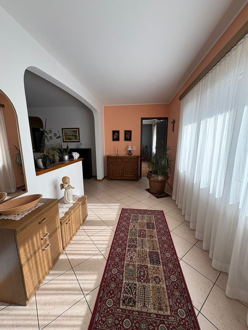 Casa bifamiliare immersa nel verde della campagna di Cama - Norantola (12)