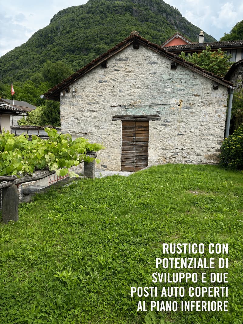 A property, multiple possibilities: family home, garden, and outbuildings with great potential! (19)