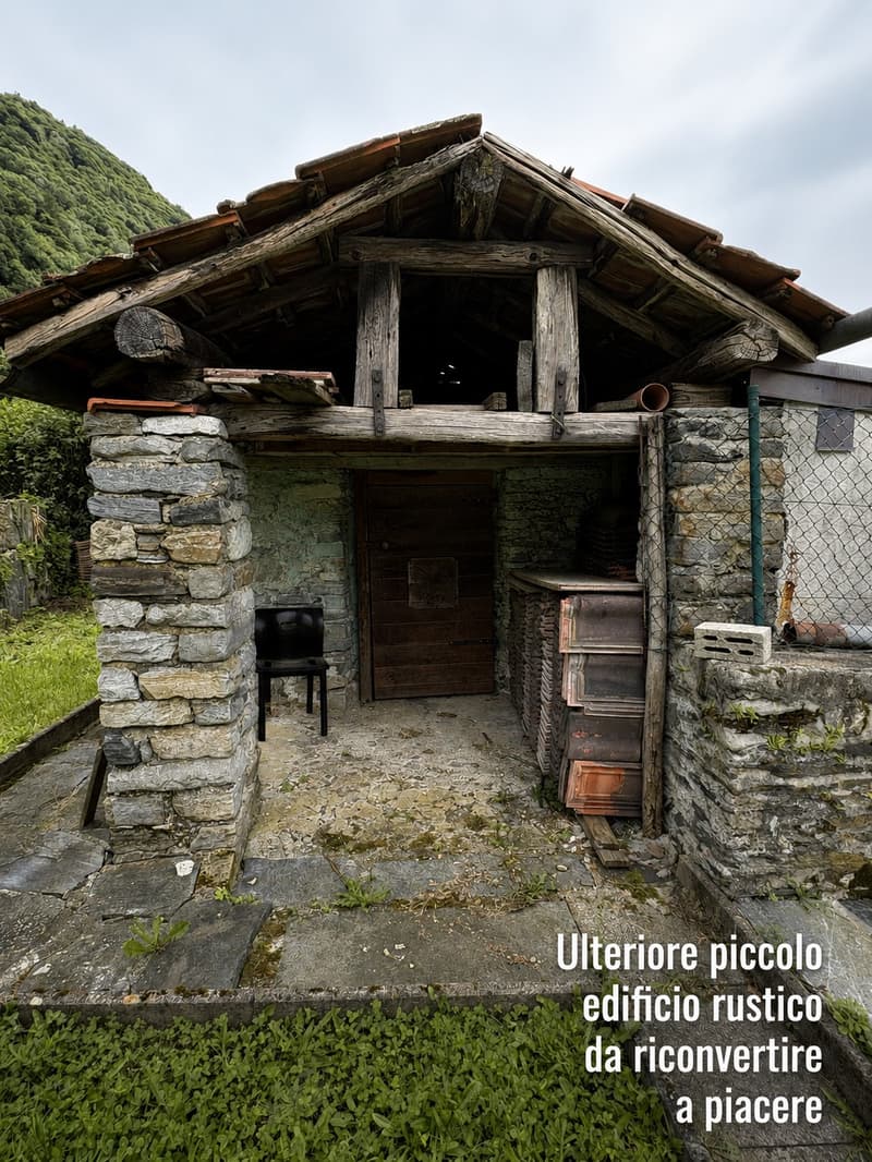 A property, multiple possibilities: family home, garden, and outbuildings with great potential! (20)