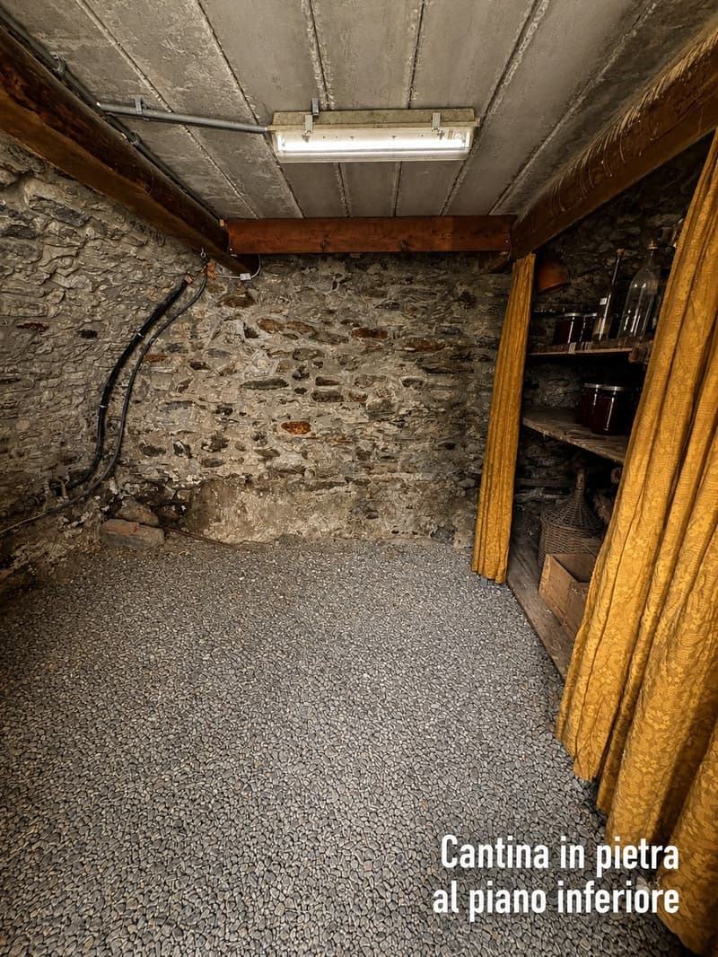 A property, multiple possibilities: family home, garden, and outbuildings with great potential! (16)
