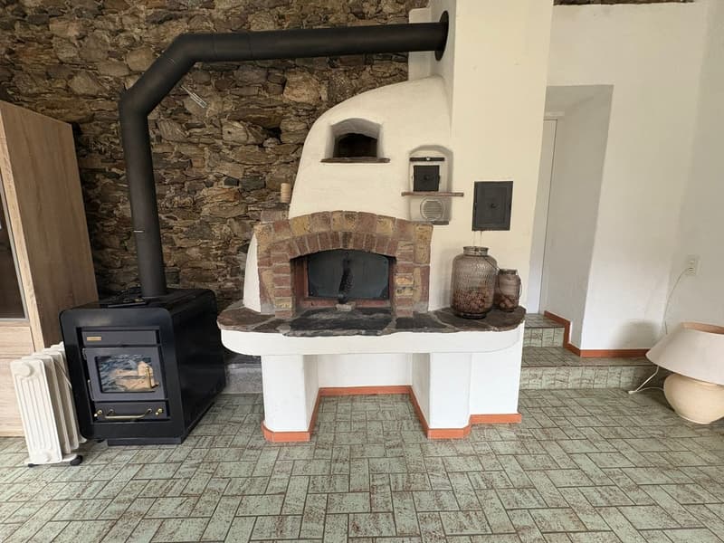 Rustic stone house with fireplace and pizza oven – ideal also as a holiday home (5)