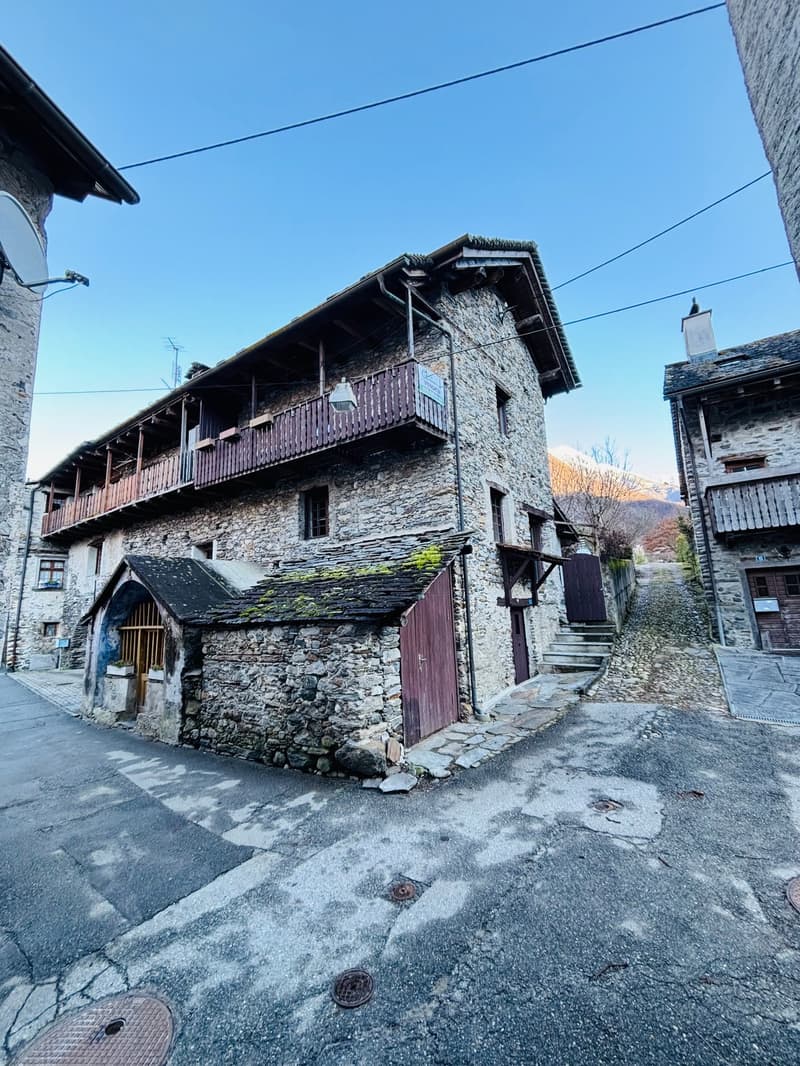 Rustic stone house with fireplace and pizza oven – ideal also as a holiday home (18)