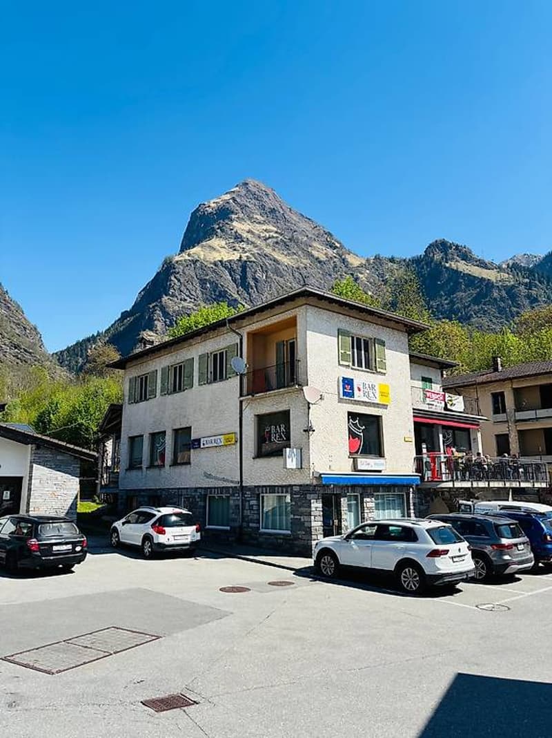Nouveau prix! Immeuble avec revenus et potentiel de développement! (2)