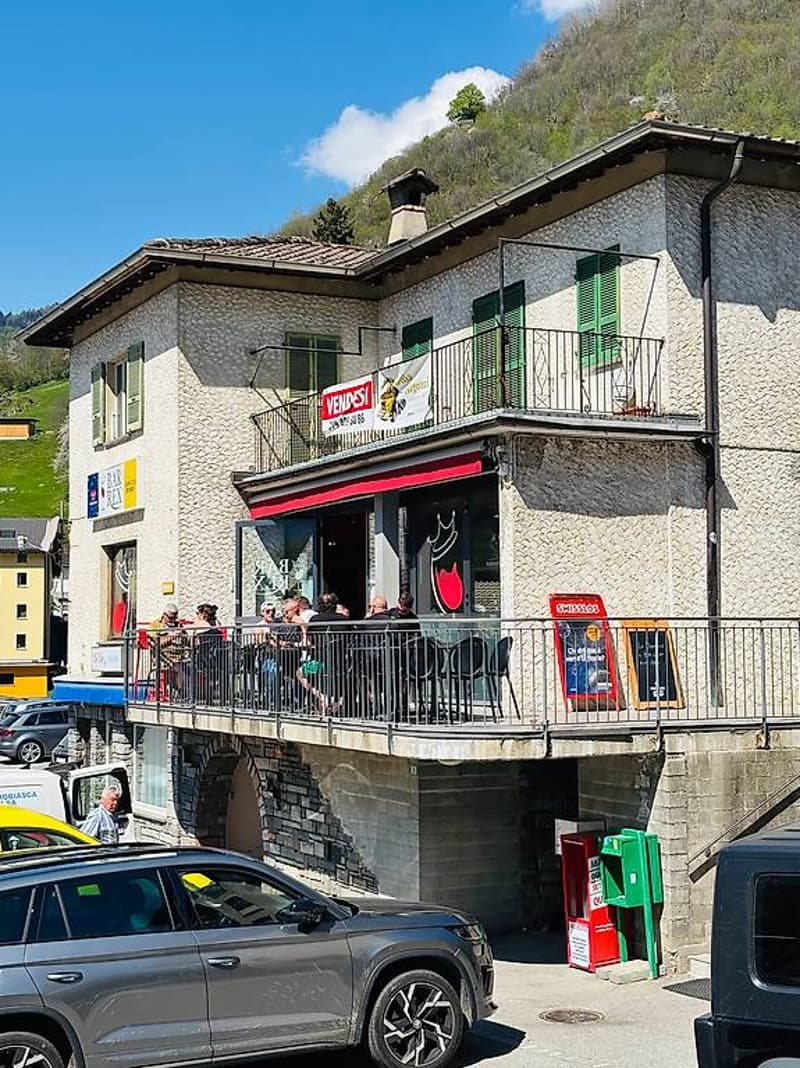 Nouveau prix! Immeuble avec revenus et potentiel de développement! (6)