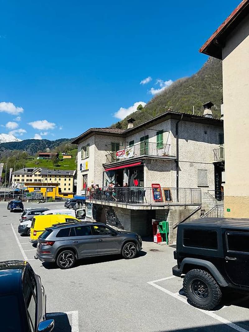 Nouveau prix! Immeuble avec revenus et potentiel de développement! (5)