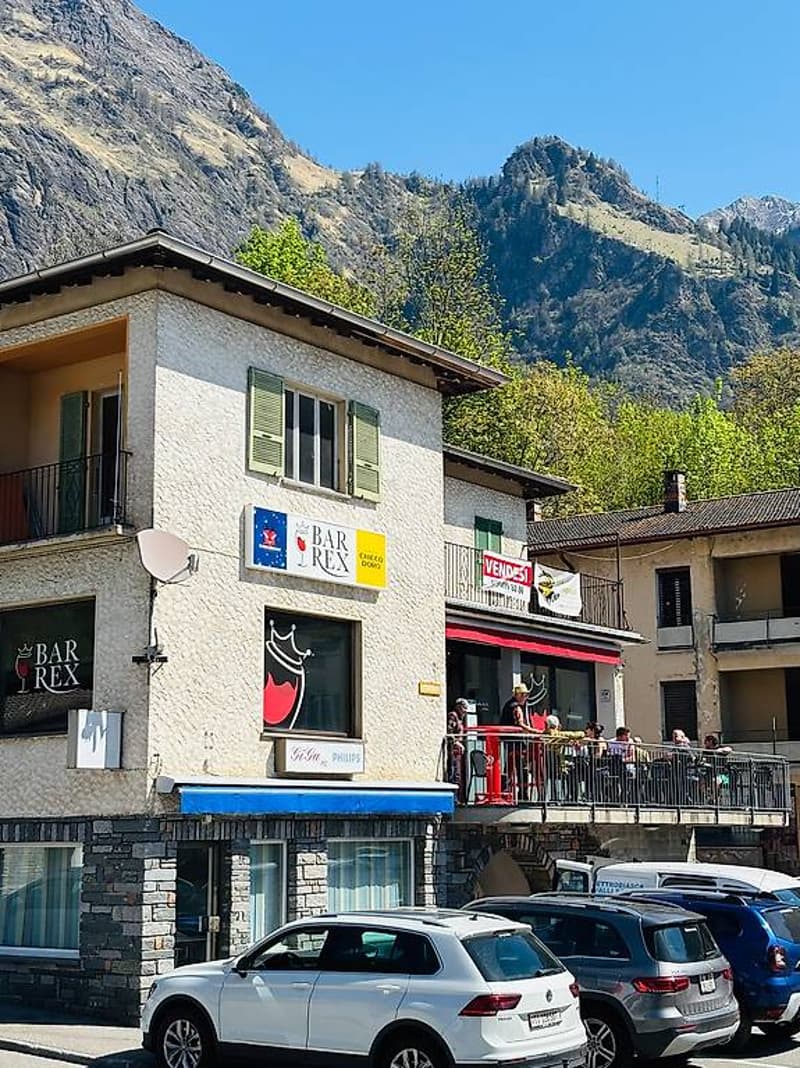 Nouveau prix! Immeuble avec revenus et potentiel de développement! (4)