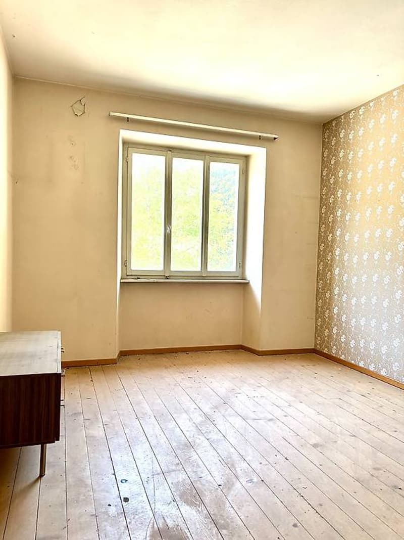 Nouveau prix! Immeuble avec revenus et potentiel de développement! (10)