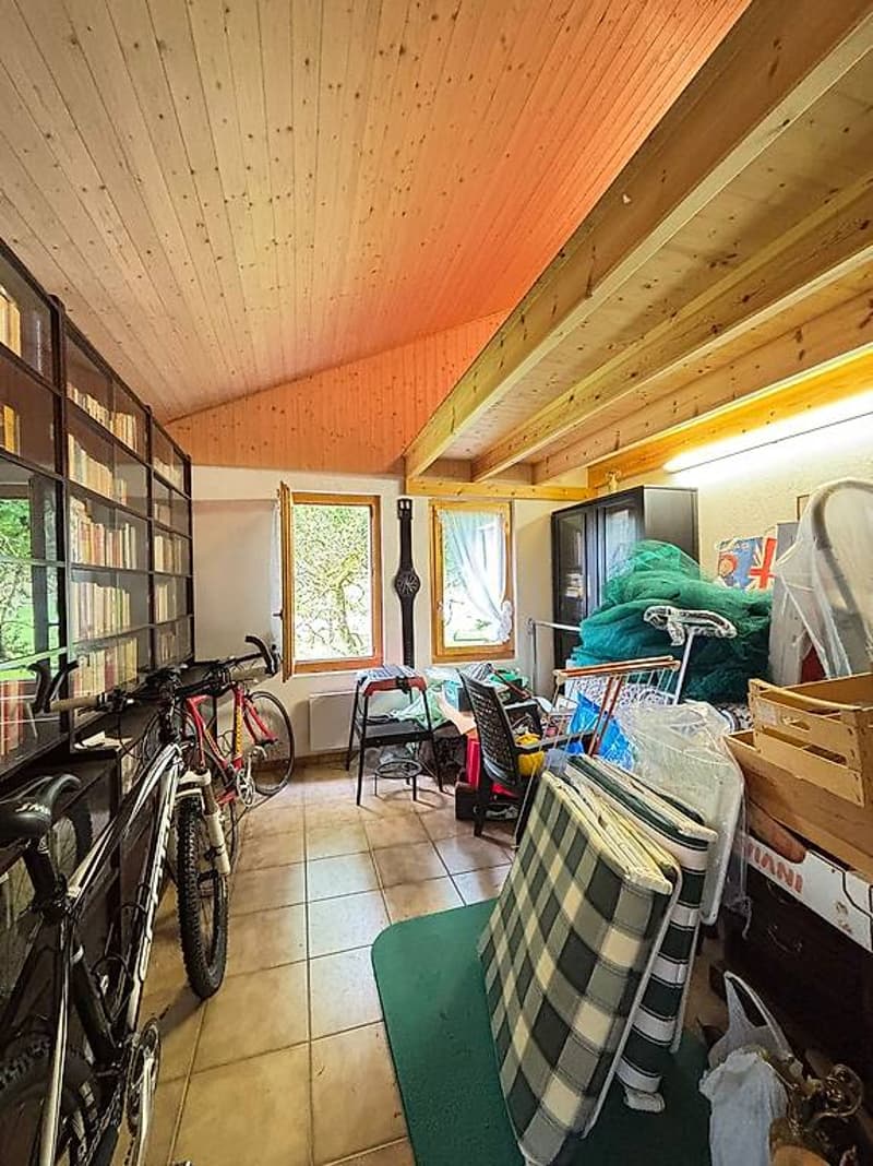 3,5 Lokale zum Verkauf, umgeben von Grün in Calanca (13)