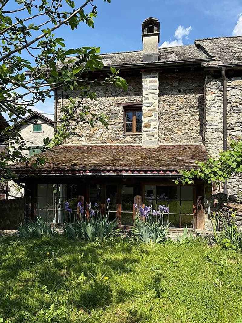 Rustic stone house with garden, pizza chimney, chapel (1)