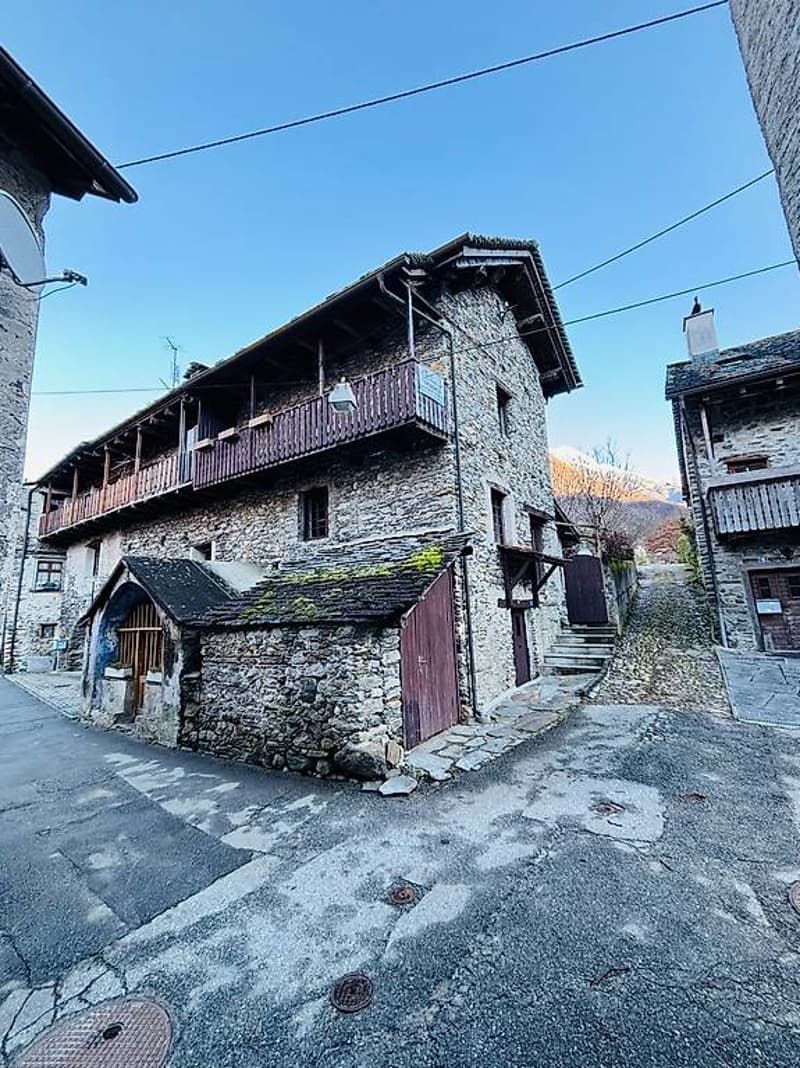 Rustic stone house with garden, pizza chimney, chapel (13)