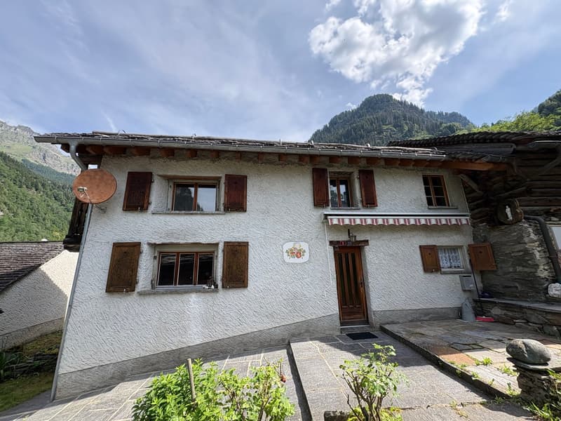 Mountain farmhouse and barn, with parking, in Rossa, Grisons (3)