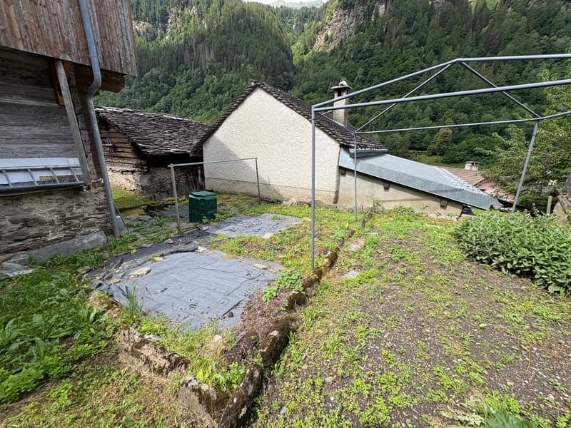 Mountain farmhouse and barn, with parking, in Rossa, Grisons (20)