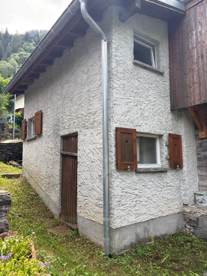Mountain farmhouse and barn, with parking, in Rossa, Grisons (22)