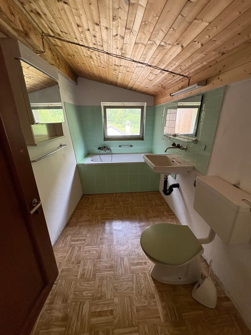 Mountain farmhouse and barn, with parking, in Rossa, Grisons (15)