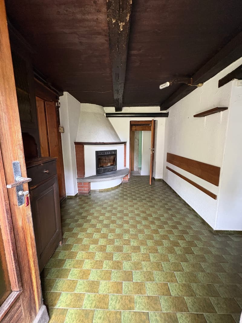 Mountain farmhouse and barn, with parking, in Rossa, Grisons (4)