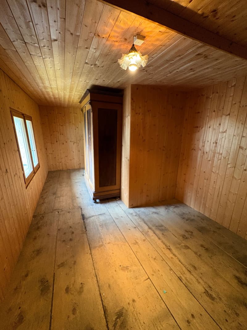 Mountain farmhouse and barn, with parking, in Rossa, Grisons (19)