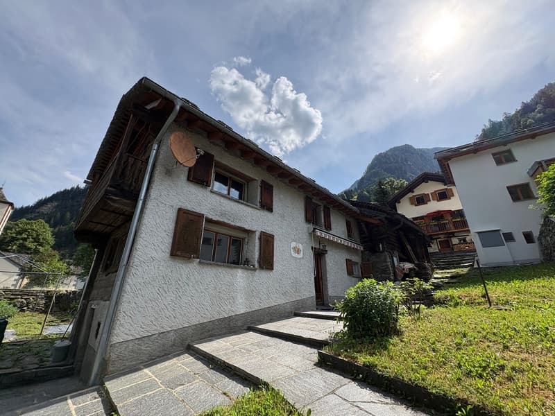 Mountain farmhouse and barn, with parking, in Rossa, Grisons (2)
