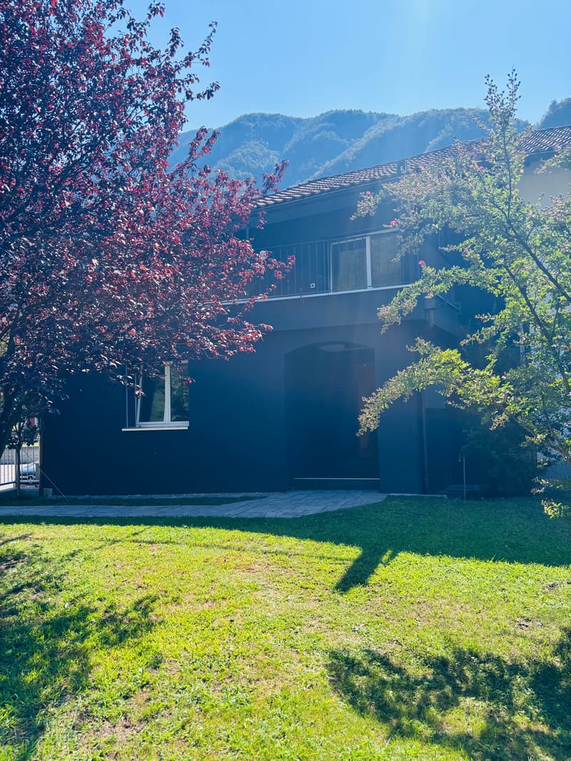 Casa monofamigliare con terrazzo e giardino in centro a Roveredo (3)