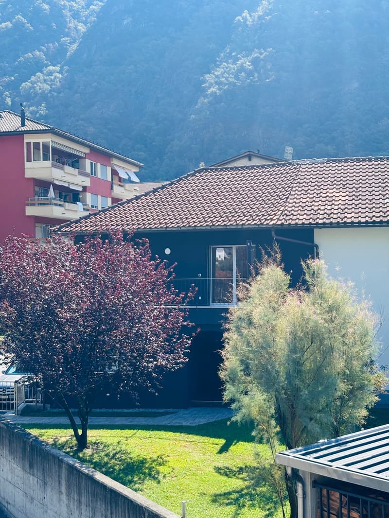 Casa monofamigliare con terrazzo e giardino in centro a Roveredo (2)
