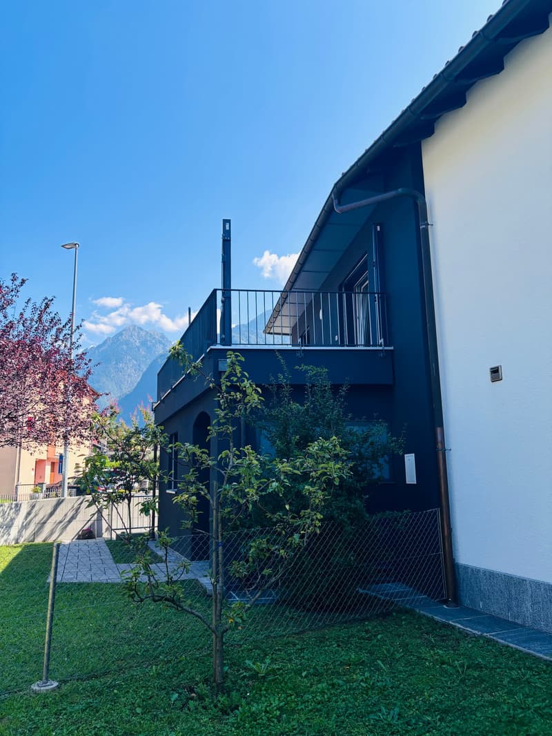 Casa monofamigliare con terrazzo e giardino in centro a Roveredo (31)