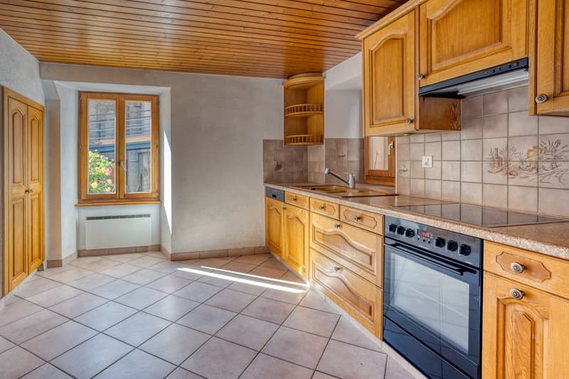 Charming individual villa with 4.5 rooms and panoramic view of the plain (7)