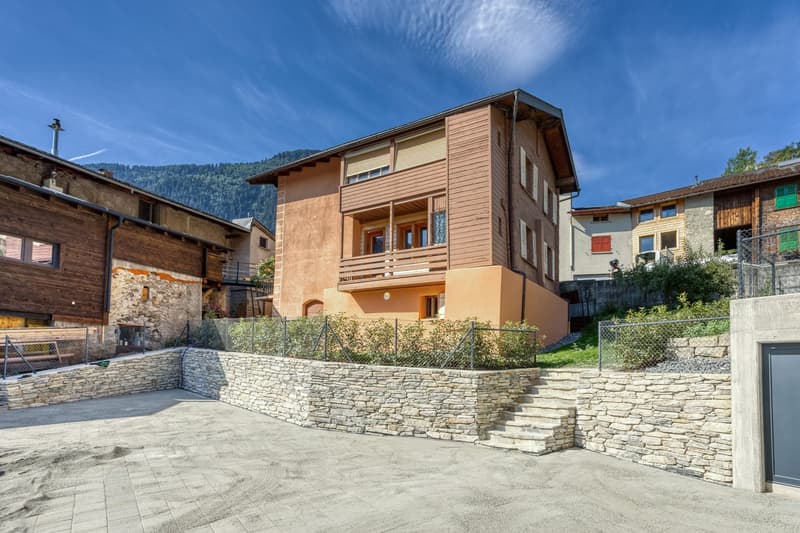 Charming individual villa with 4.5 rooms and panoramic view of the plain (1)