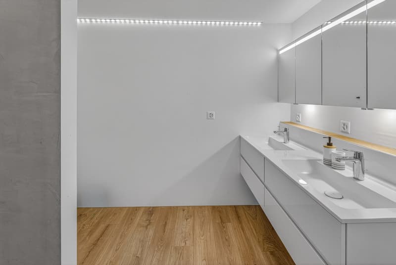 Wohnen mit Freiraum - freistehendes 8-Zimmer-Haus mit wunderschönem Umschwung (10)