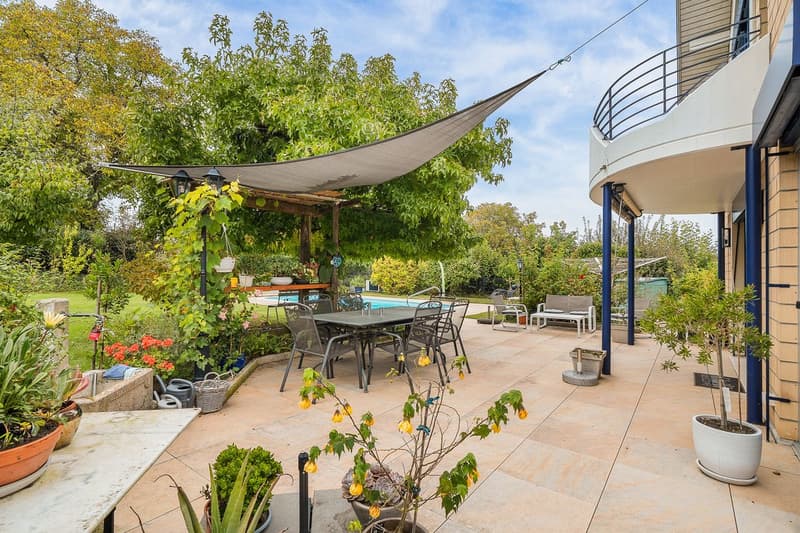 Very beautiful individual villa with 6 rooms, bright and spacious, with large garden and heated pool - in Payerne (11)