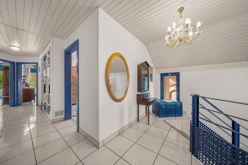 Etage, hall