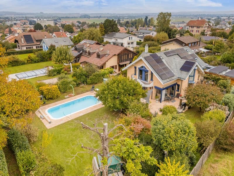 Villa individuelle de 6 pièces avec grand jardin arborisé et piscine - à Payerne (1)