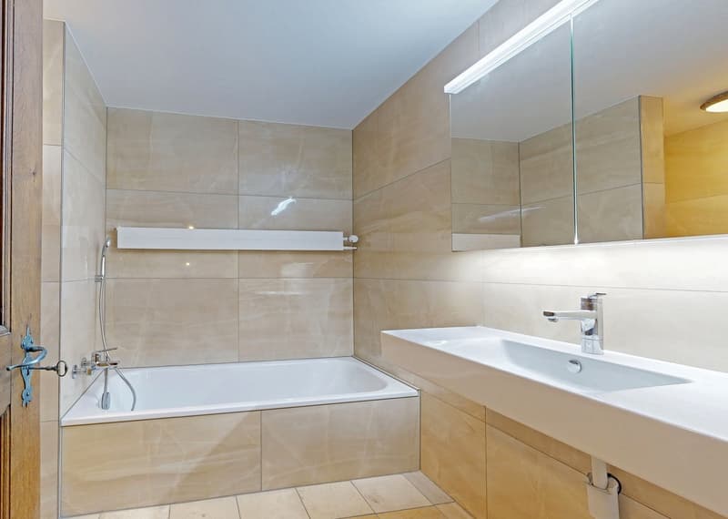 Beautifully renovated, very spacious and absolutely unique - dream home in the upper town (9)