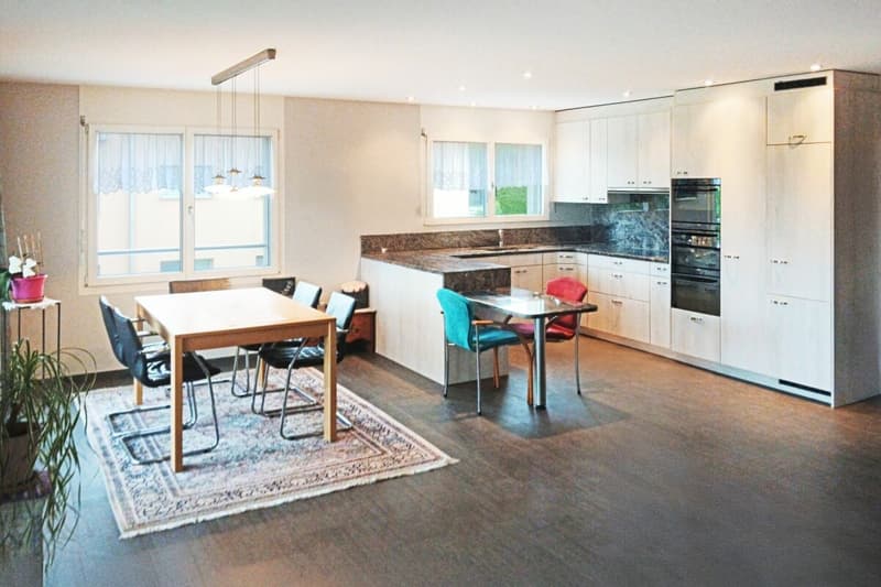 Helle 4.5-Zimmer-Wohnung mit Südbalkon, Bergsicht und naturnahem Wohngefühl (2)