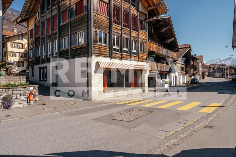 Interesting commercial spaces for rent in a prime location in Brienz (12)