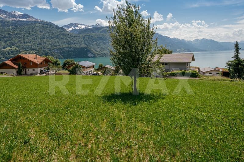 Fantastic building plot with lake view in a very quiet location in Brienz (2)