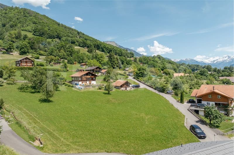 Fantastic building plot with lake view in a very quiet location in Brienz (7)