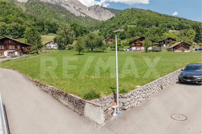 Fantastic building plot with lake view in a very quiet location in Brienz (11)