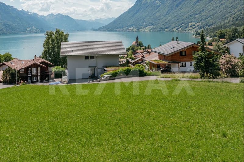 Fantastic building plot with lake view in a very quiet location in Brienz (1)