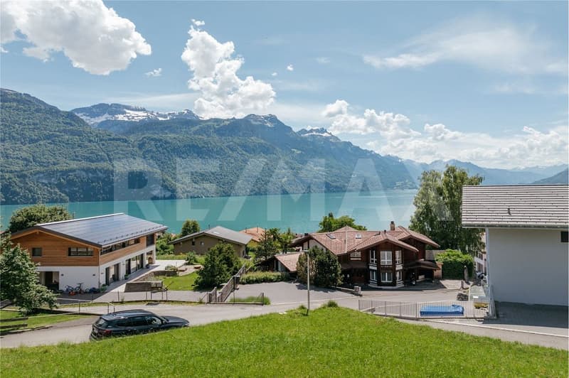Fantastic building plot with lake view in a very quiet location in Brienz (5)