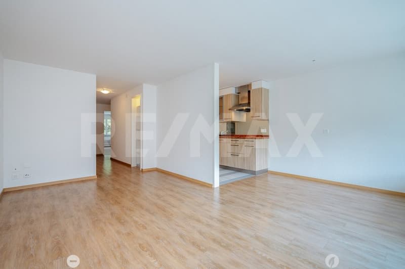 Gepflegte 2.5-Zimmer-Wohnung mit Balkon und Aussenparkplatz (Erstwohnsitz) (5)