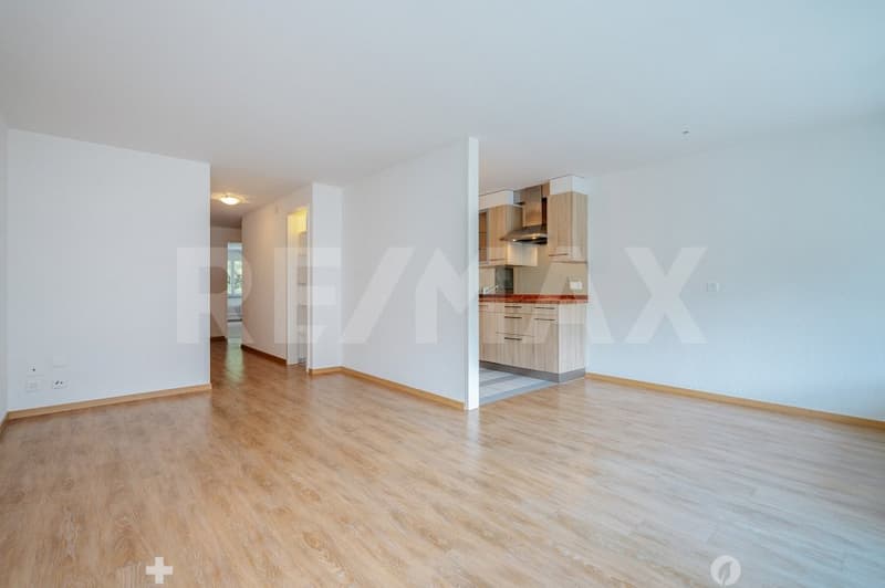 Gepflegte 2.5-Zimmer-Wohnung mit Balkon und Aussenparkplatz (Erstwohnsitz) (5)