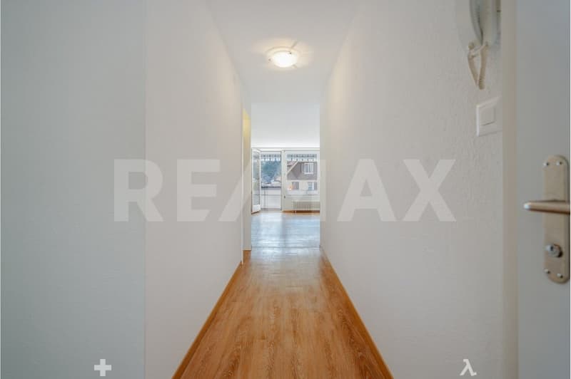 Gepflegte 2.5-Zimmer-Wohnung mit Balkon und Aussenparkplatz (Erstwohnsitz) (4)