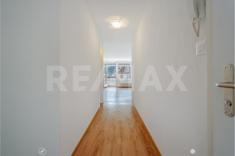 Gepflegte 2.5-Zimmer-Wohnung mit Balkon und Aussenparkplatz (Erstwohnsitz) (4)