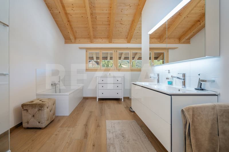 Neuwertiges 5.5-Zimmer-Chalet mit wunderschönem Garten in Hofstetten bei Brienz (Erstwohnsitz) (8)