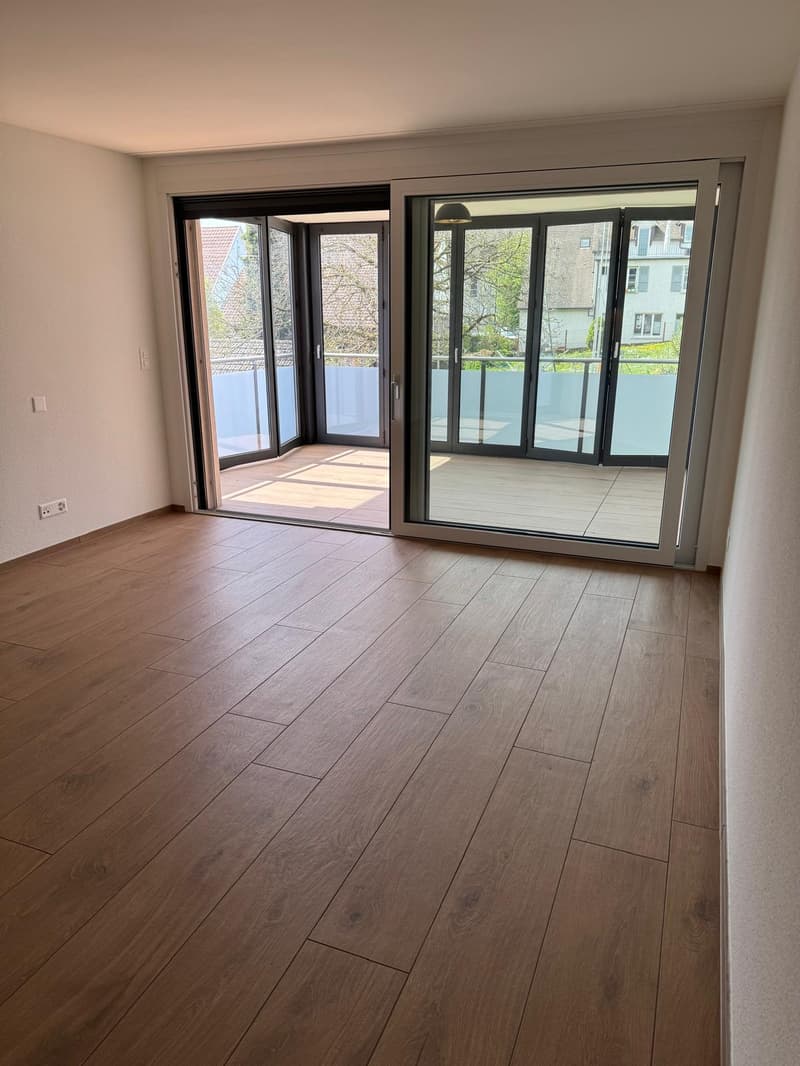 empty room, wooden floor, sliding glass doors, balcony, white walls