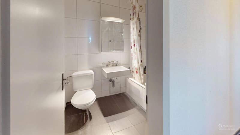 Jupiterstrasse-9-Bathroom-Defurnished 1