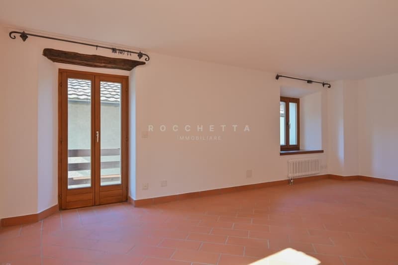Storica casa nel Nucleo con Piazzetta privata e box-auto (10)