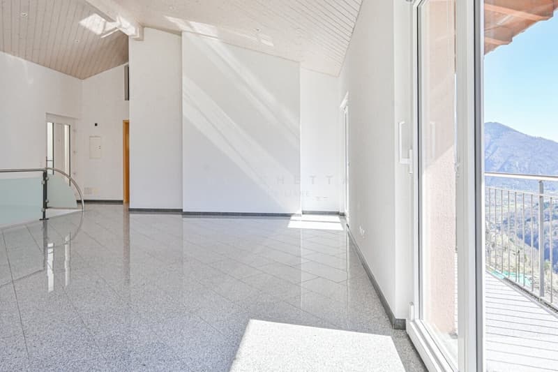 Casa unifamilare con tanto sole e fantastica vista nel verde (8)
