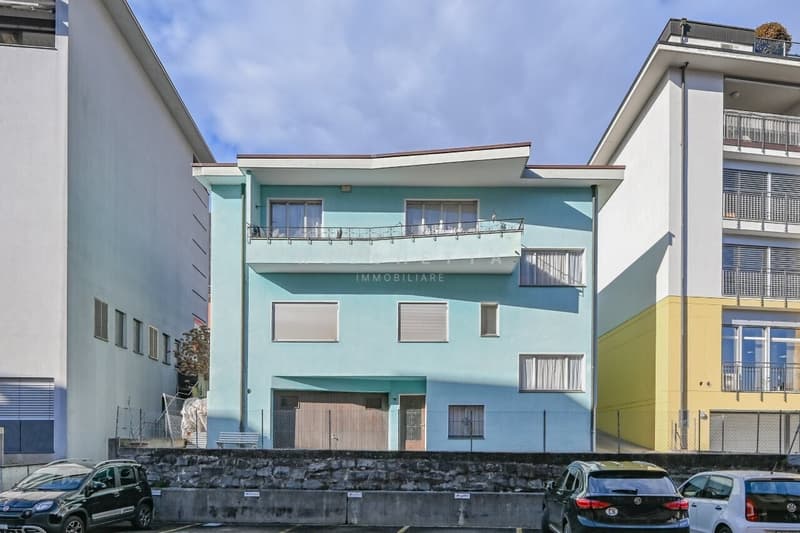 Stabile residenziale e commericale in posizione strategica (3)