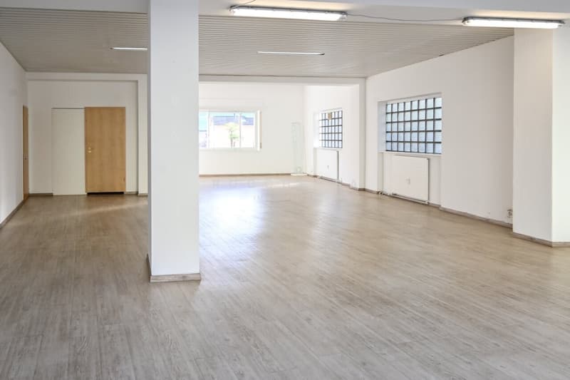 Locale commerciale 100 mq / Geschätslokal 100 qm / Commercial unit 100 sqm